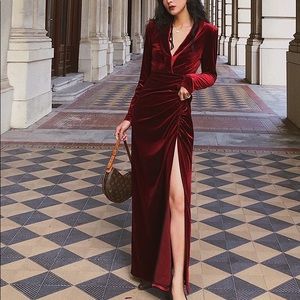 Velvet dress with V NECK.